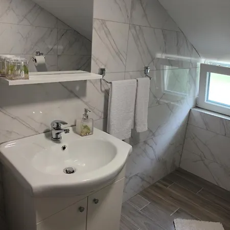 Luxury L&f Apartment