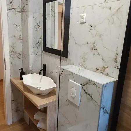 Luxury L&f Apartment