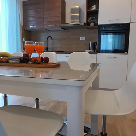 Luxury L&f Apartment